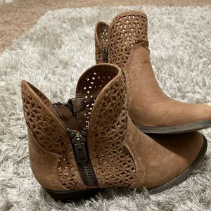 Women’s Circle G tan booties
